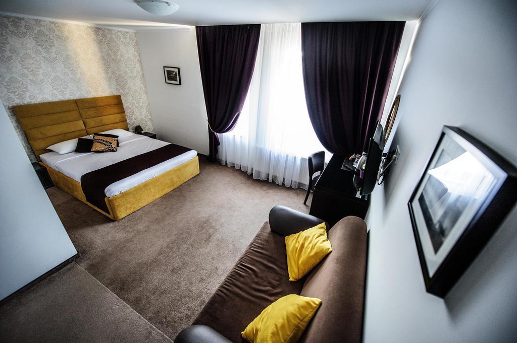 Coquette Villa Mamaia Nord นาโวดาริ ภายนอก รูปภาพ