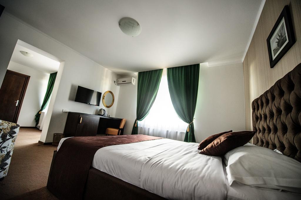 Coquette Villa Mamaia Nord นาโวดาริ ภายนอก รูปภาพ
