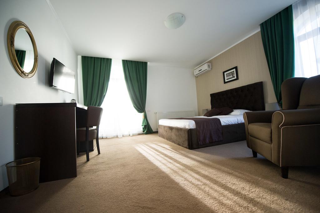 Coquette Villa Mamaia Nord นาโวดาริ ภายนอก รูปภาพ
